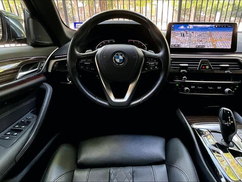 Used 2021 BMW 530i RWD image 5