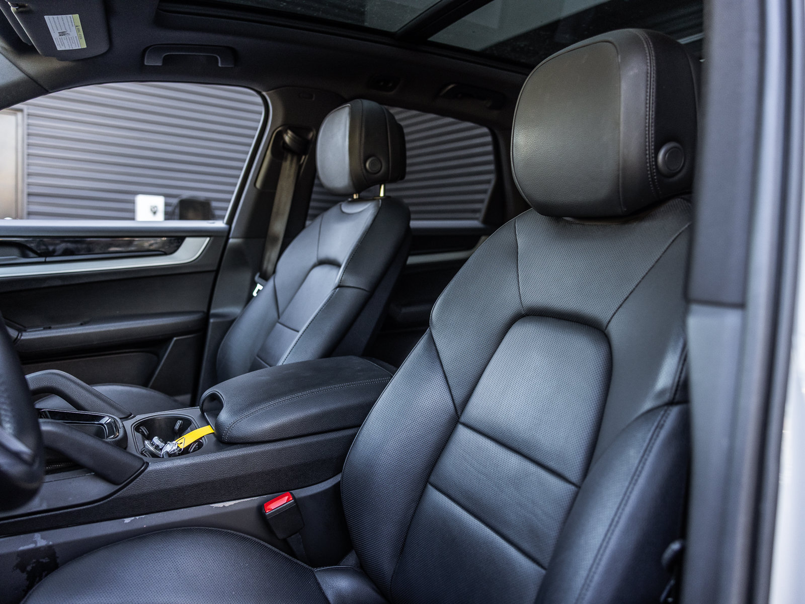Certified 2024 Porsche Cayenne AWD/4WD image 5