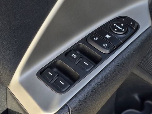 Used 2019 Kia Niro LX image 23