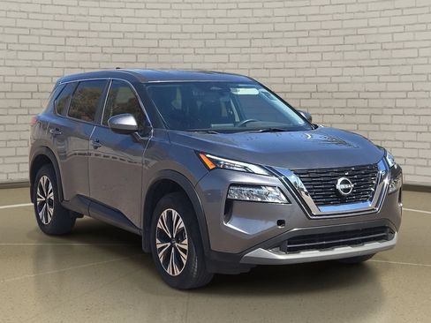 Used 2023 Nissan Rogue SV FWD image 3