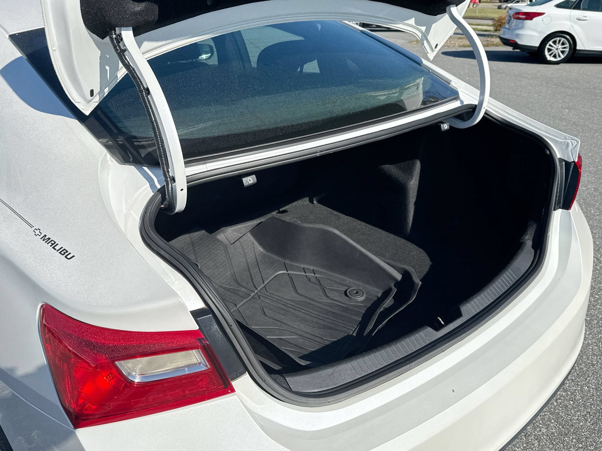 Used 2018 Chevrolet Malibu LT FWD image 32