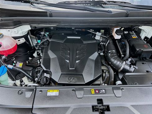 Used 2025 Kia Carnival FWD image 32