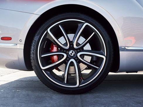 Used 2023 Bentley Continental GT Azure image 19