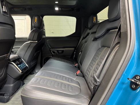 Used 2023 Rivian R1T Adventure AWD/4WD image 18