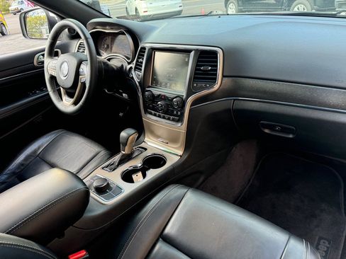 Used 2017 Jeep Grand Cherokee Limited image 4