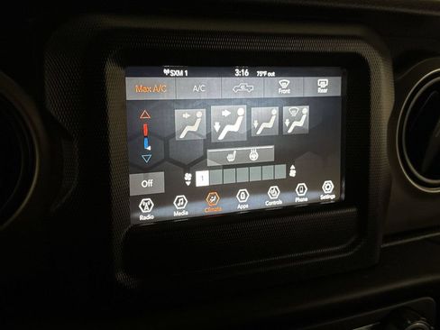 Used 2020 Jeep Gladiator Sport w/ Quick Order Package 24S AWD/4WD image 16