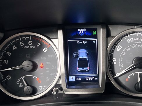 Used 2022 Toyota Tacoma SR5 image 23