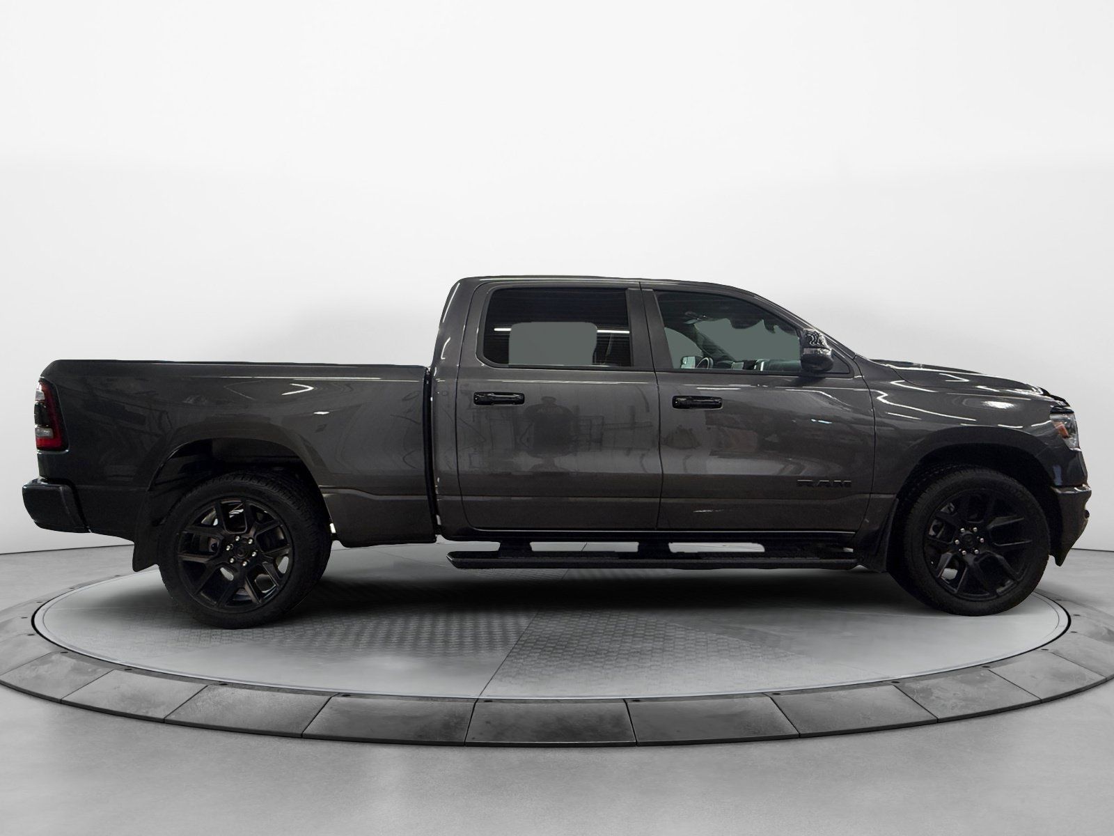 Used 2024 RAM 1500 Laramie AWD/4WD image 2