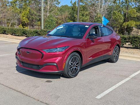 Certified 2025 Ford Mustang Mach-E Premium image 8