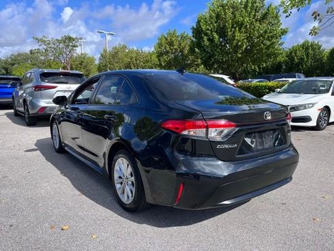 Used 2021 Toyota Corolla LE w/ LE Convenience Package FWD image 3