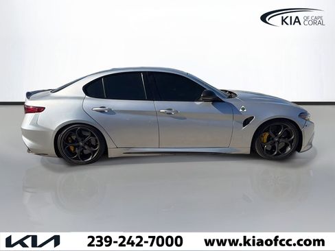 Used 2017 Alfa Romeo Giulia Quadrifoglio RWD image 4