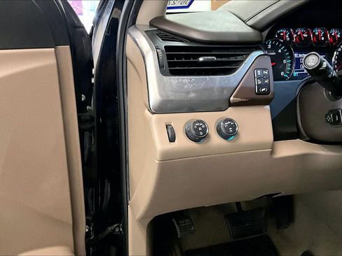 Used 2020 Chevrolet Suburban LT AWD/4WD image 30