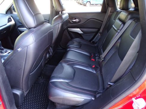 Used 2017 Jeep Cherokee 4WD Trailhawk w/ Cold Weather Group image 29