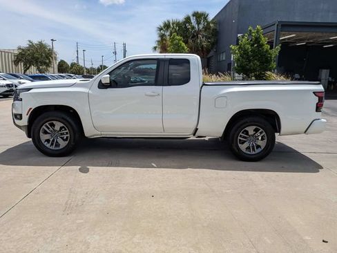 Used 2025 Nissan Frontier SV RWD image 9