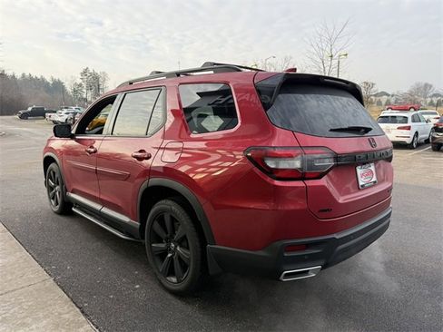 Used 2025 Honda Pilot Black Edition image 3