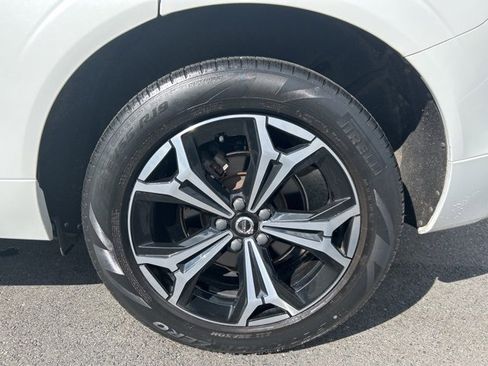 Certified 2022 Volvo XC60 B5 Momentum w/ Climate Package image 9