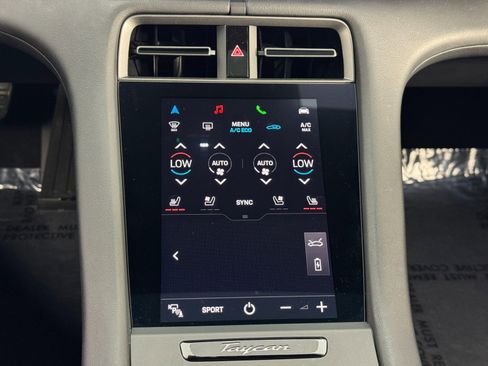 Used 2022 Porsche Taycan image 32