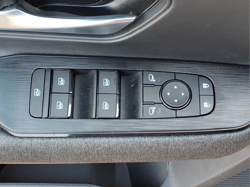 Certified 2025 Nissan Kicks SV AWD/4WD image 22