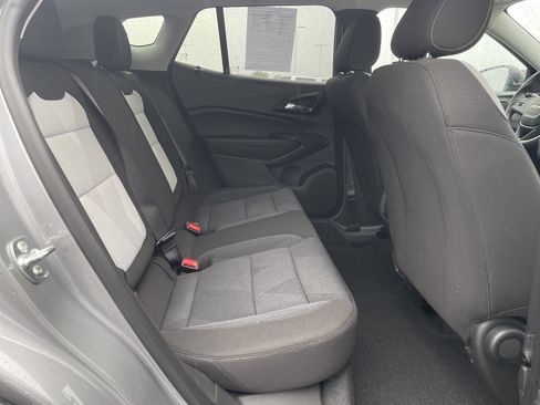 Certified 2025 Chevrolet Trax LS image 46