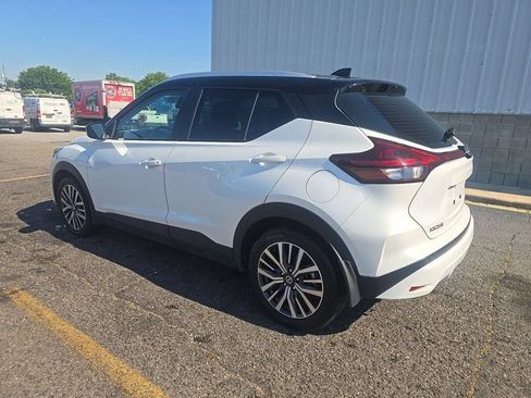 Used 2021 Nissan Kicks SV FWD image 3