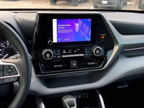 Used 2024 Toyota Highlander LE image 7