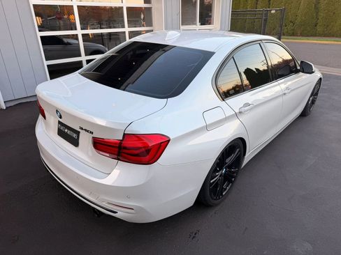 Used 2017 BMW 340i Sedan w/ Technology Package image 5