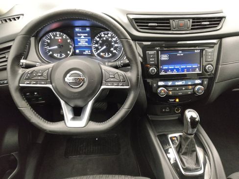 Used 2020 Nissan Rogue SV FWD image 22