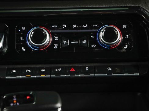 Used 2024 GMC Sierra 1500 AT4 w/ AT4 Preferred Package image 21