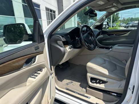 Used 2020 Cadillac Escalade ESV Luxury AWD/4WD image 5