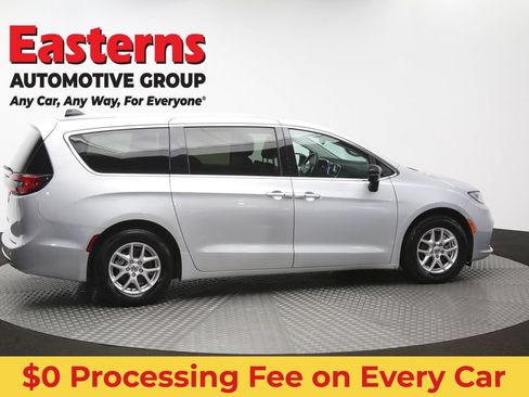 Used 2024 Chrysler Pacifica Touring-L FWD image 45