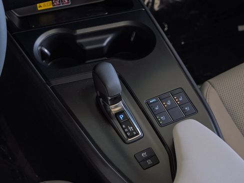 New 2026 Lexus UX 300h FWD image 17