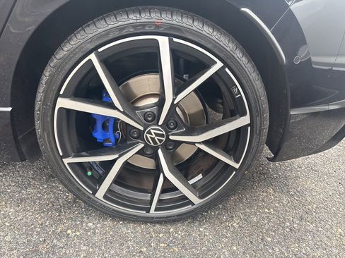 Used 2024 Volkswagen Golf R image 17