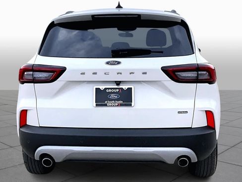 Used 2023 Ford Escape SE image 5