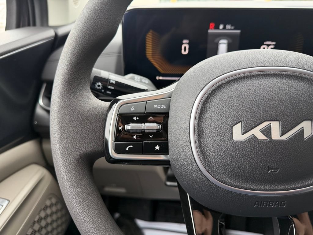 New 2026 Kia Carnival LX FWD image 33