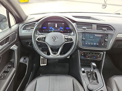 Used 2022 Volkswagen Tiguan SE R-Line image 8