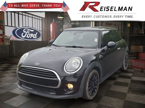 Used 2019 MINI Cooper 2-Door Hardtop FWD image 1