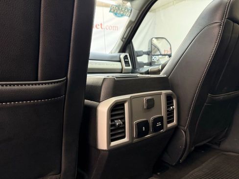 Used 2021 Ford F250 Lariat w/ Lariat Ultimate Package AWD/4WD image 16