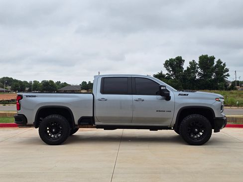 Used 2025 Chevrolet Silverado 2500 LT w/ Trail Boss Package AWD/4WD image 5