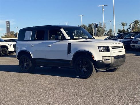 Used 2023 Land Rover Defender 110 X-Dynamic SE image 4