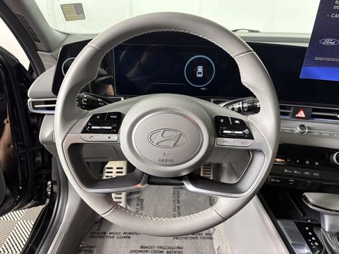 Used 2025 Hyundai Elantra SEL FWD image 14