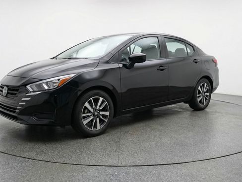 Used 2025 Nissan Versa SV image 3