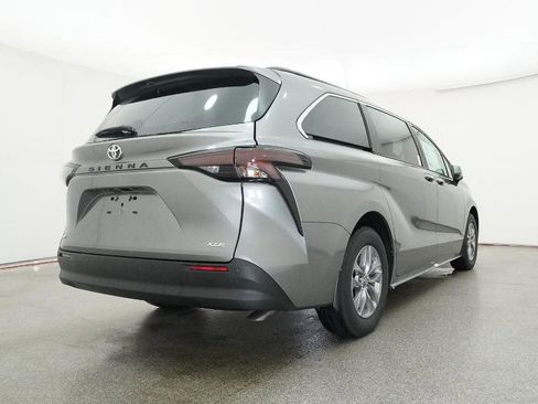 New 2026 Toyota Sienna XLE image 27