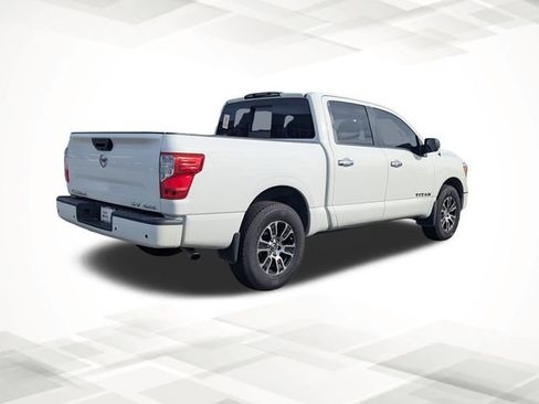 Used 2021 Nissan Titan SV w/ SV Convenience Package image 4