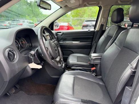 Used 2014 Jeep Compass Latitude AWD/4WD image 6