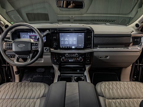 Used 2026 Ford F250 Platinum w/ Platinum Plus Package image 15