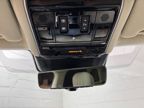 Used 2023 Land Rover Range Rover SE image 12
