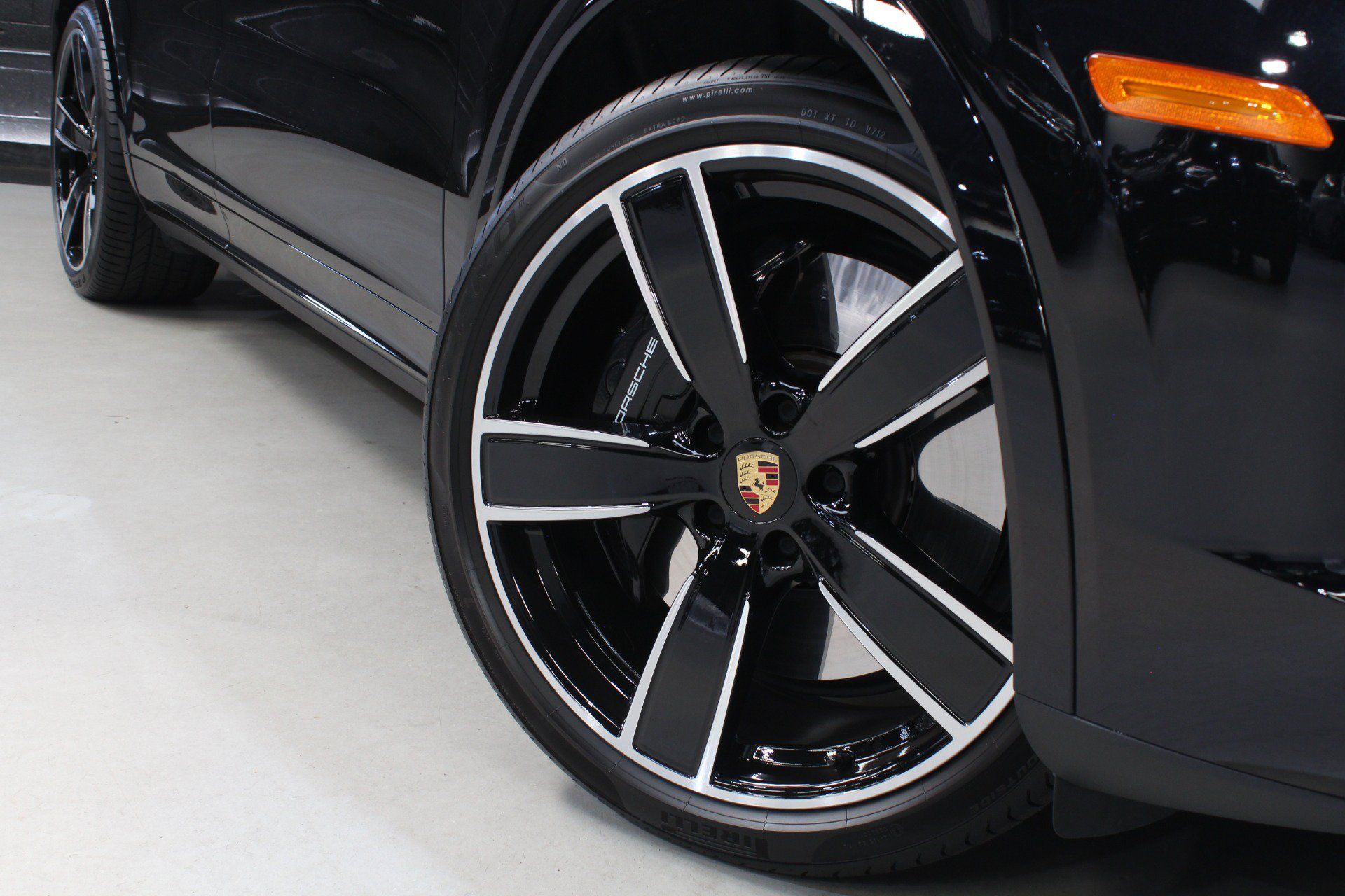 Used 2022 Porsche Cayenne Turbo AWD/4WD image 19