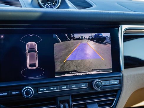 Used 2020 Porsche Macan image 25