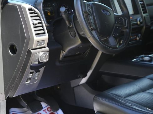 Used 2018 Ford Expedition XLT w/ Equipment Group 202A RWD image 9