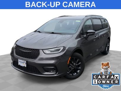 Used 2022 Chrysler Pacifica Touring-L w/ S Appearance Package
